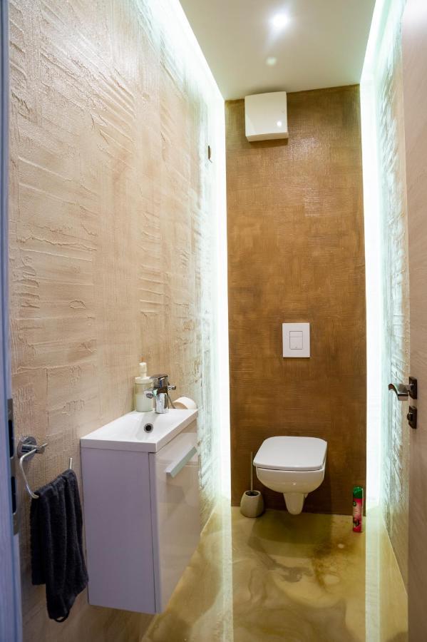 Dream Apartman 2 With Free Parking Győr Buitenkant foto