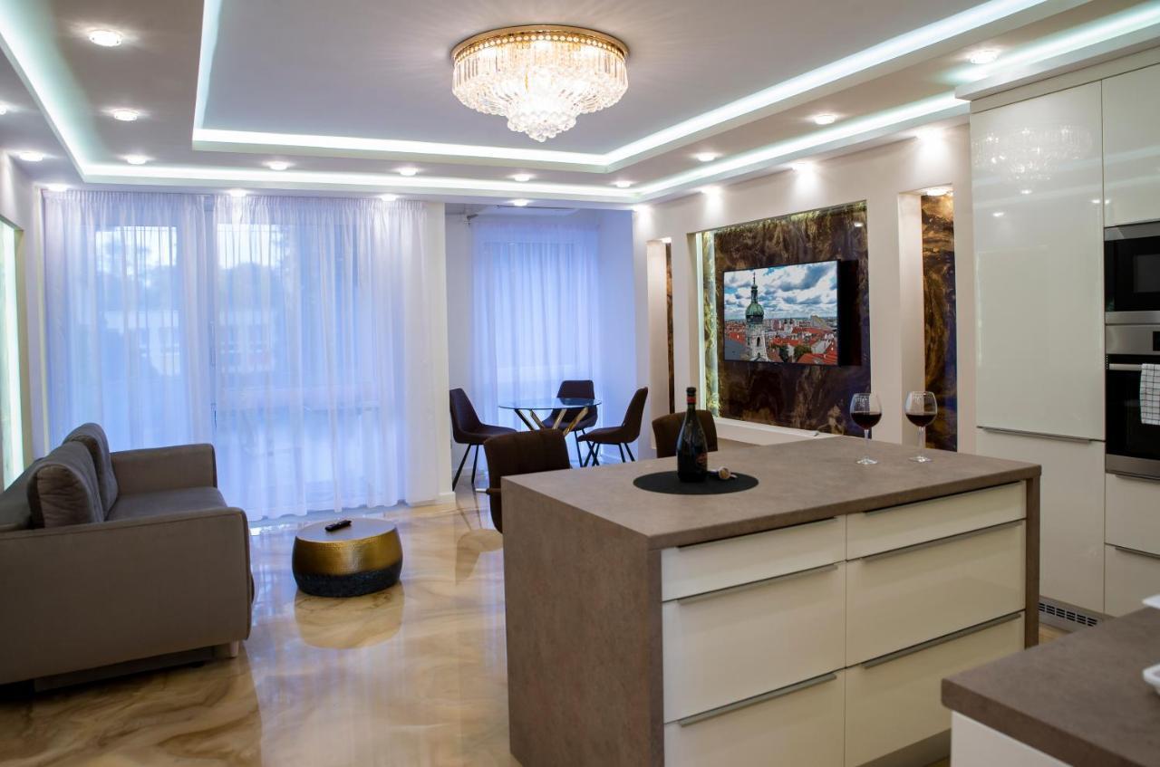 Dream Apartman 2 With Free Parking Győr Buitenkant foto